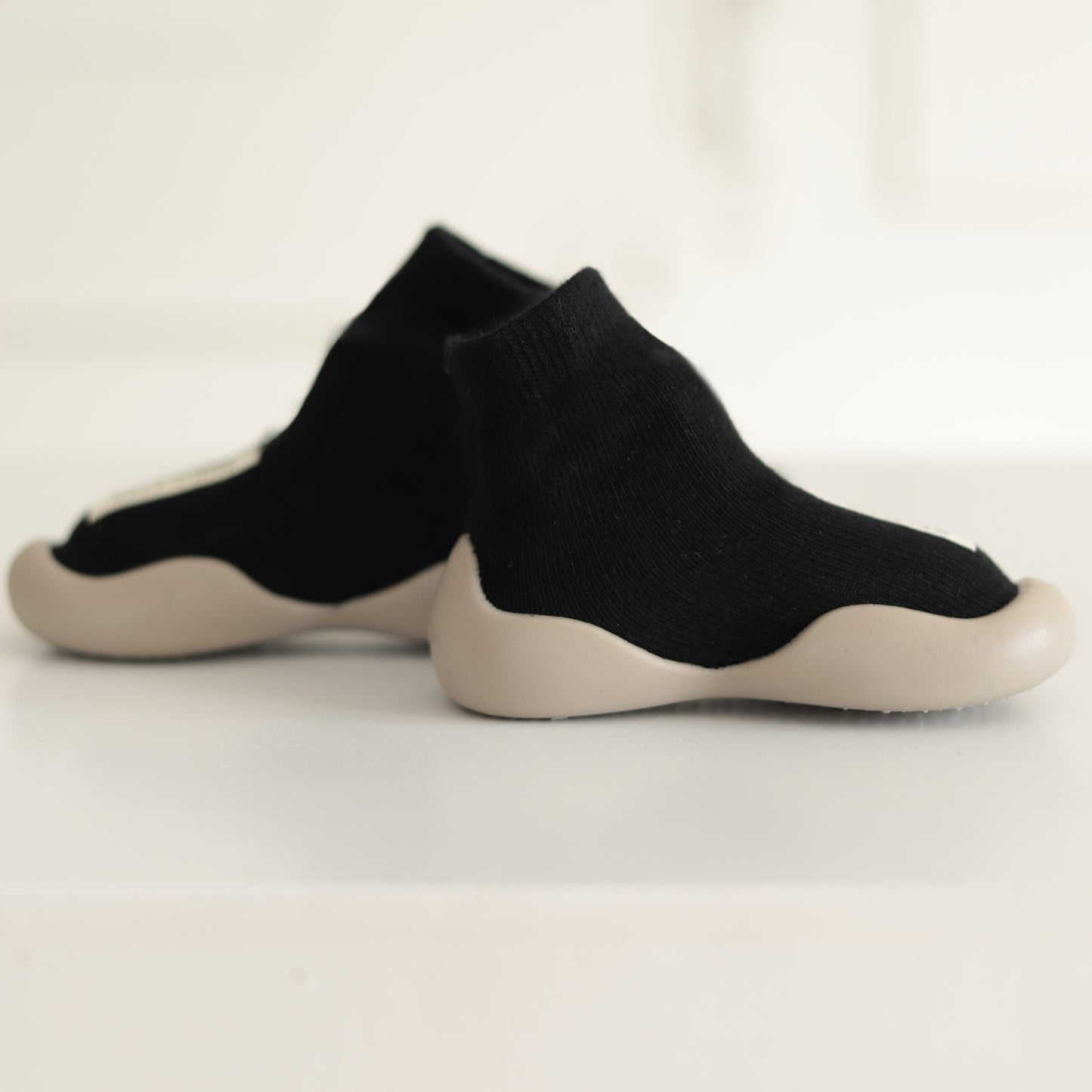 Kinder- Sockenschuhe (Schwarzer Panther)