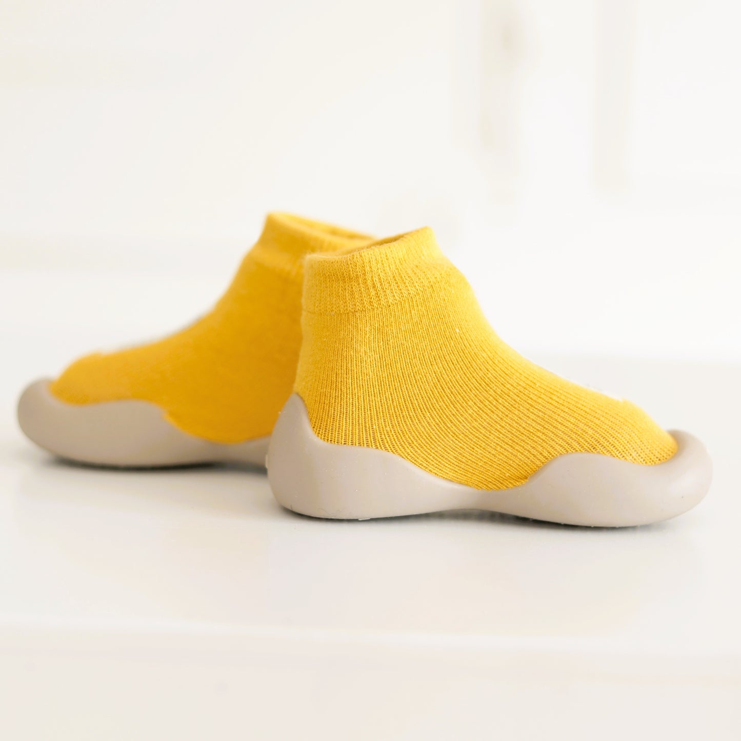 Kinder- Sockenschuhe (Currygelb)