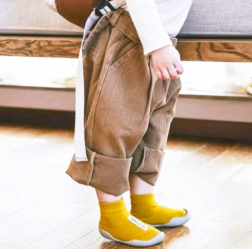 Kinder- Sockenschuhe (Currygelb)